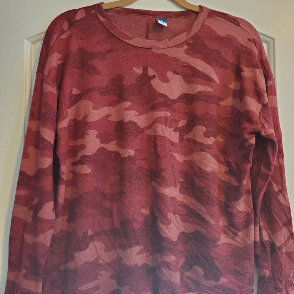 Old navy long sleeve shirt